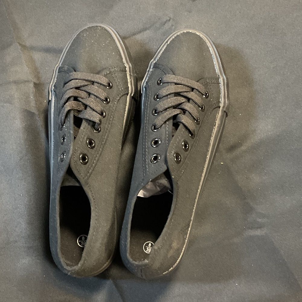 Classic Black Canvas platform Sneakers